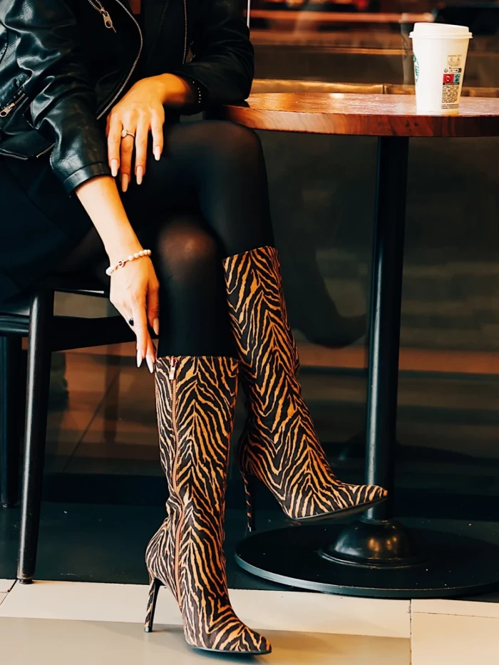 Дамски чизми бежови с черно от текстилен материал Ernestine