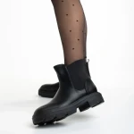 Дамски боти  черни  от еко кожа  Amorina