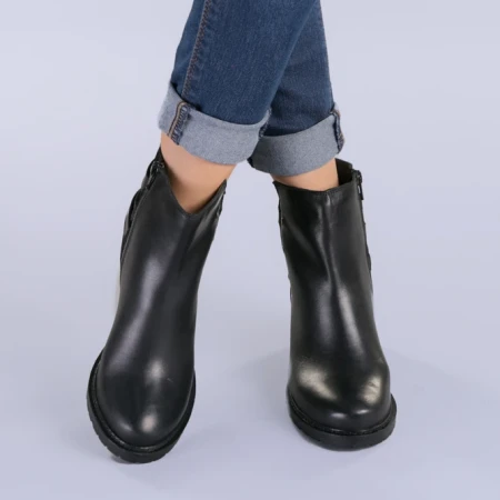 Боти от естествена кожа Figo черни