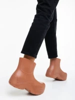 Дамски чизми тъмно бежови от каучук Apolena