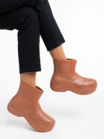 Дамски чизми тъмно бежови от каучук Apolena