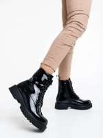 Дамски боти черни от еко кожа лачена Mahina