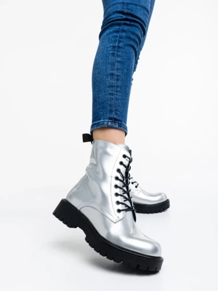 Дамски боти сребристи от еко кожа лачена Mahina