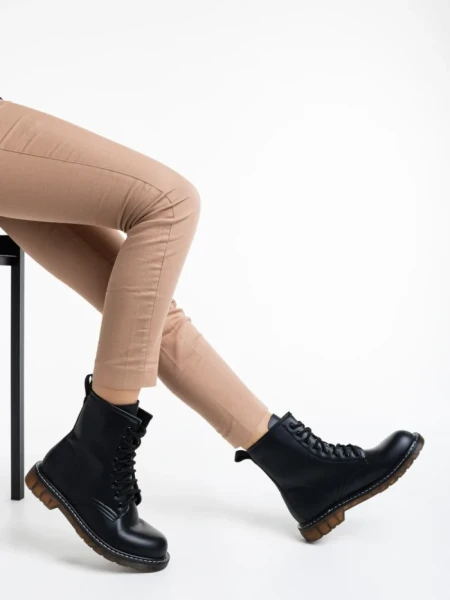 Дамски боти черни от еко кожа лачена Tierra