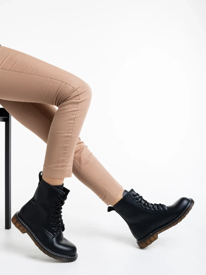 Дамски боти черни от еко кожа лачена Tierra