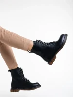 Дамски боти черни от еко кожа лачена Tierra