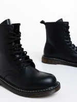 Дамски боти черни от еко кожа лачена Tierra