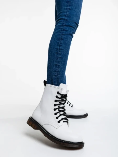 Дамски боти бели от еко кожа лачена Tierra