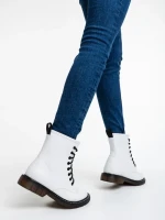 Дамски боти бели от еко кожа лачена Tierra