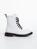 Дамски боти бели от еко кожа лачена Tierra