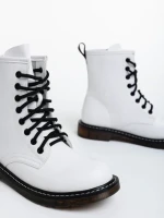 Дамски боти бели от еко кожа лачена Tierra