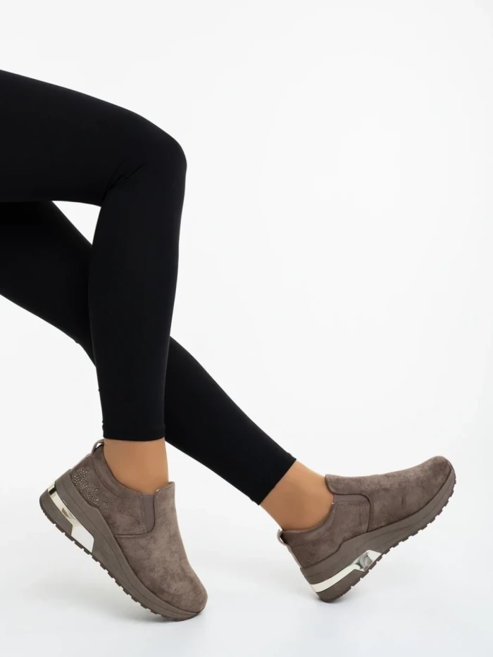 Дамски спортни обувки кафяви от текстилен материал Zaruka