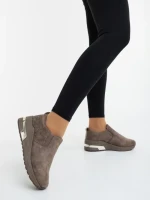 Дамски спортни обувки кафяви от текстилен материал Zaruka