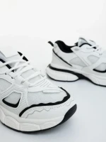 Дамски спортни обувки бели с черно от екологична кожа и текстилен материал Revana