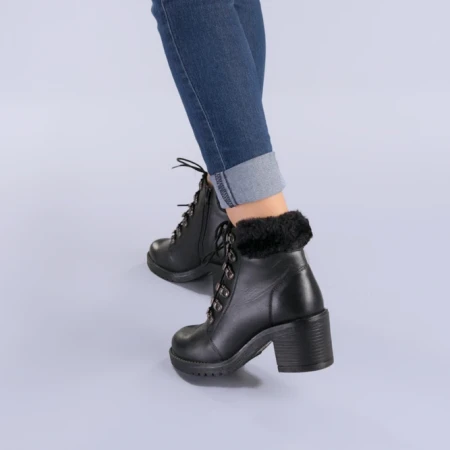 Боти от естествена кожа Dove черни