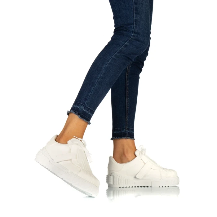 Дамски спортни обувки Lumera бели