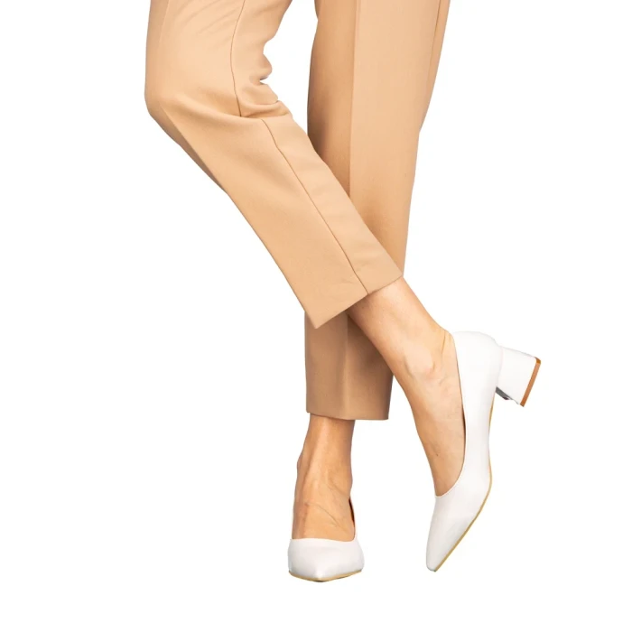 Дамски обувки Nadyna бели