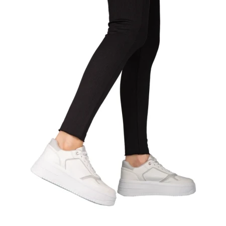 Дамски спортни обувки бели  от еко кожа  Medar