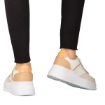 Дамски спортни обувки бежови  от еко кожа  Oрозови o