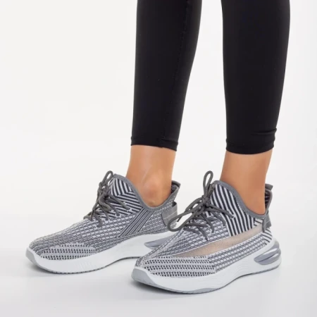 Дамски спортни обувки бели  от текстилен материал Olova