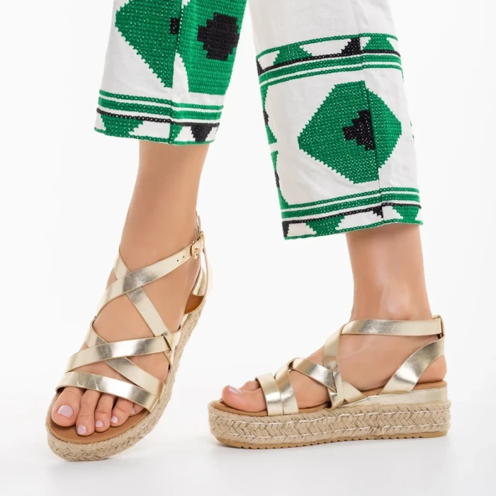 Дамски обувки златисти  от еко кожа  Xiena