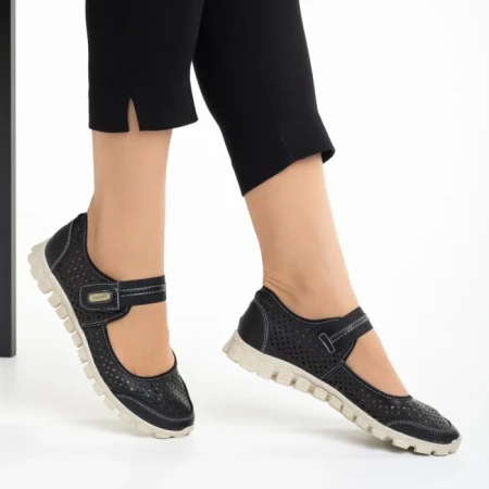 Всекидневни дамски обувки  черни  от еко кожа  Lakendra
