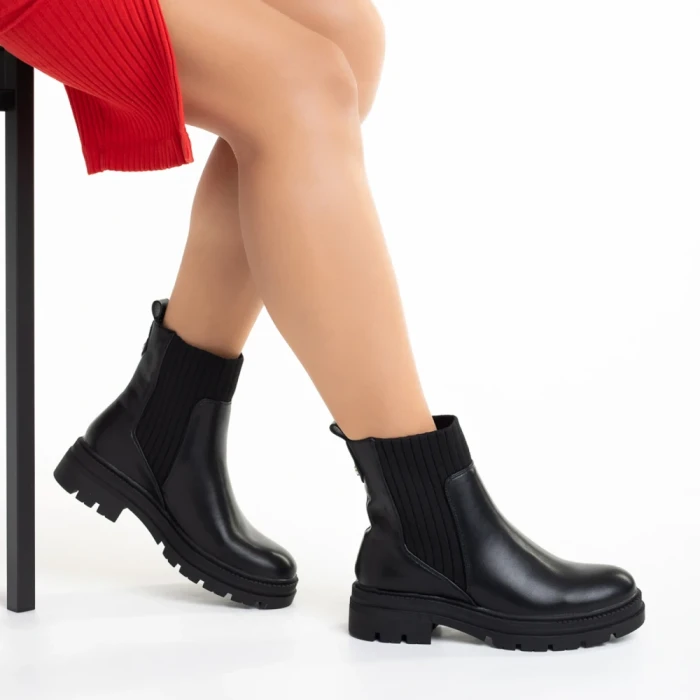 Дамски боти  черни  от еко кожа  Elsie