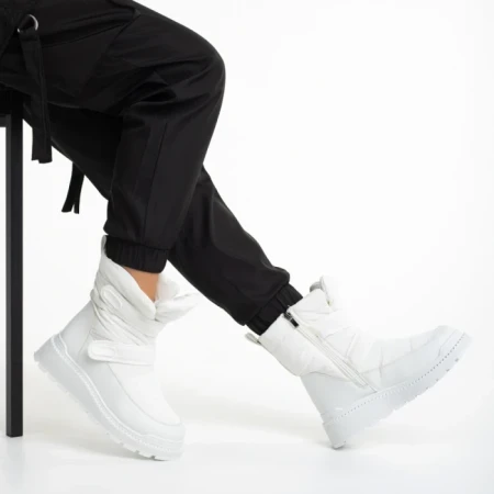 Дамски чизми бели  от еко кожа и текстилен материалXiomara