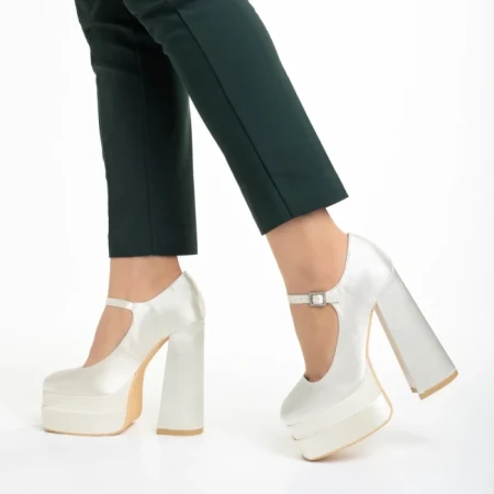 Дамски обувки кремави от текстилен материал  Caira