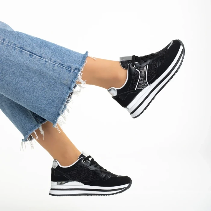 Дамски спортни обувки  черни  от текстилен материал  Haya