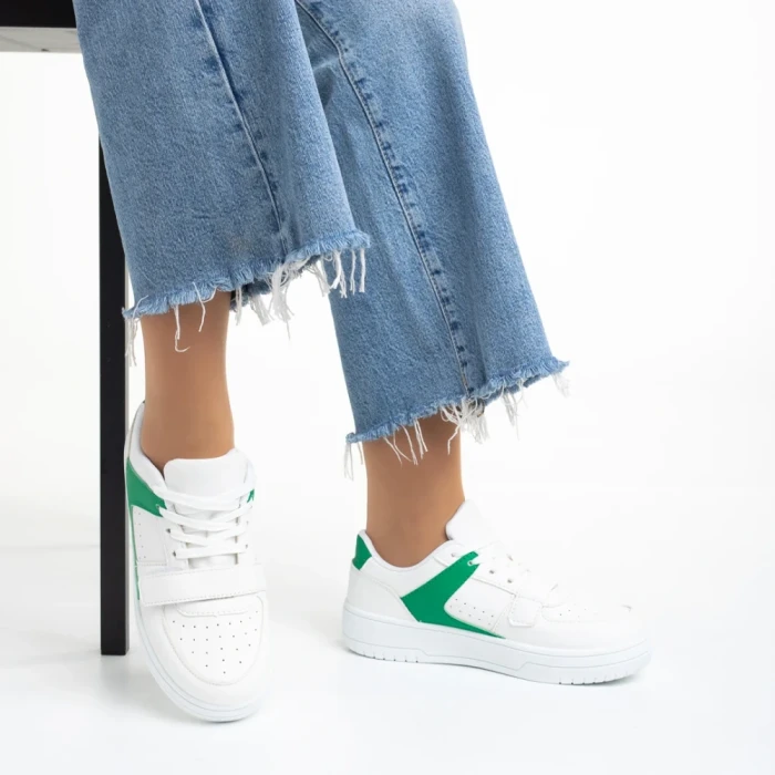Дамски спортни обувки  бели със зелено  от еко кожа Sonal