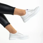 Дамски  кецове  бели от текстилен материал  Dariana