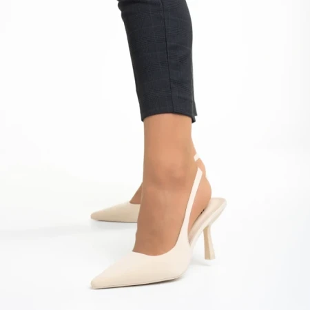 Дамски обувки  бежови от текстилен материал  с ток  Oveta