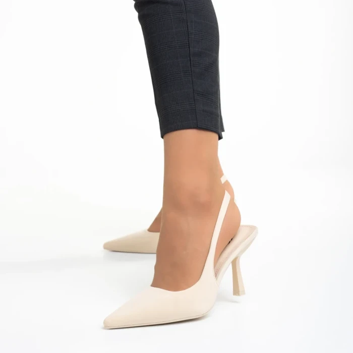 Дамски обувки  бежови от текстилен материал  с ток  Oveta