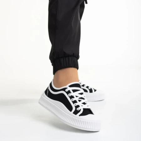 Дамски  кецове  черни  от текстилен материал  Malaya