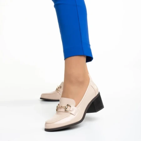 Дамски обувки  бежови от лачена еко кожа  с ток  Ilonka