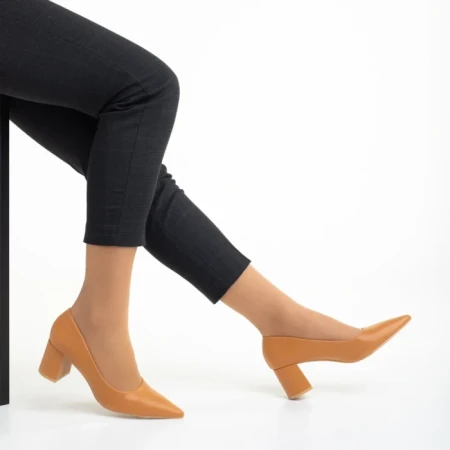 Дамски обувки  камел  от еко кожа с ток  Amarilis