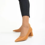 Дамски обувки  камел  от еко кожа с ток  Amarilis