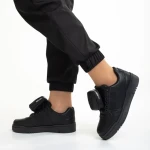 Дамски спортни обувки  черни  от еко кожа Inola