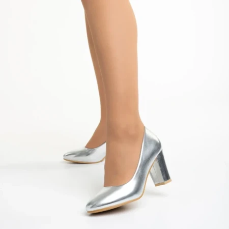Дамски обувки  с ток  сребристи  от еко кожа Crenta