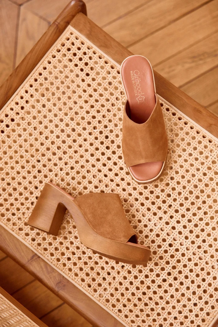 Дамски чехли  Girlhood камел  от велур  Anisa