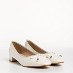 Дамски  обувки  бели  от от лачена еко кожа Braidy