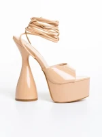 Дамски сандали  светло бежови от  лачена еко кожа  Narine