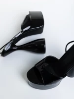 Дамски сандали  черни  от  лачена еко кожа  Narine