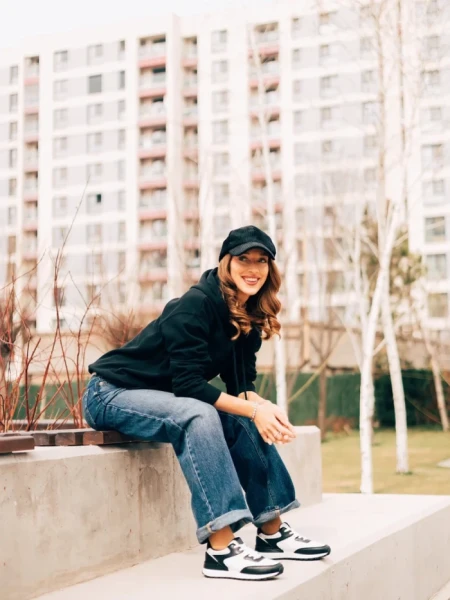 Дамски спортни обувки  черни с бяло  от еко кожа  и текстилен материал  Joandra