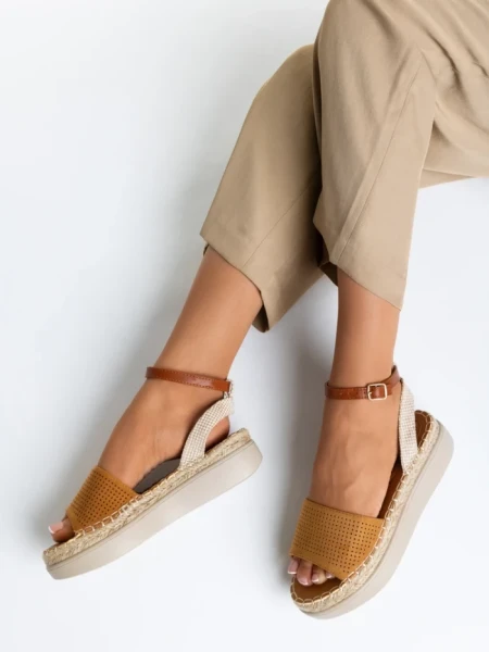 Дамски сандали камел  от еко кожа и текстилен материал Lainie