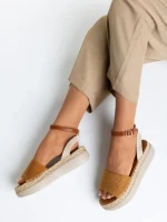 Дамски сандали камел  от еко кожа и текстилен материал Lainie