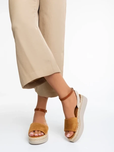 Дамски сандали камел  от еко кожа и текстилен материал Lainie