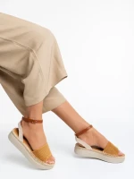 Дамски сандали камел  от еко кожа и текстилен материал Lainie