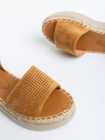 Дамски сандали камел  от еко кожа и текстилен материал Lainie